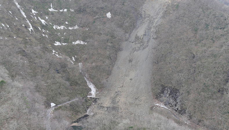 UAVにて土砂崩れの現場を撮影