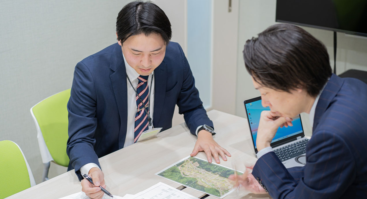 現在の仕事内容を教えてください また、仕事をする中で悩んだ経験はありますか？できれば、解決方法も教えてください